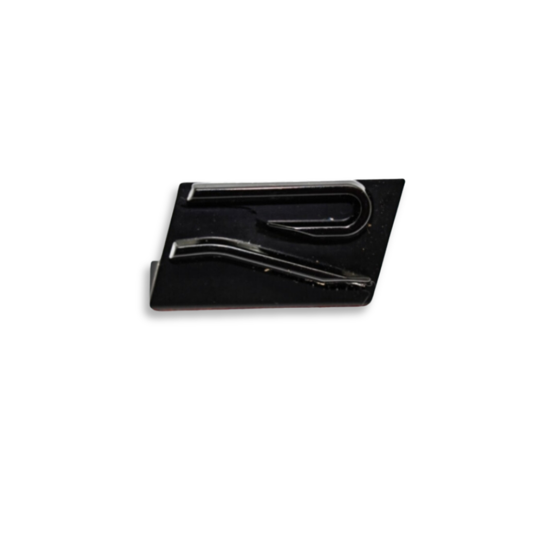 R BLACK GRILL BADGE (non oem)