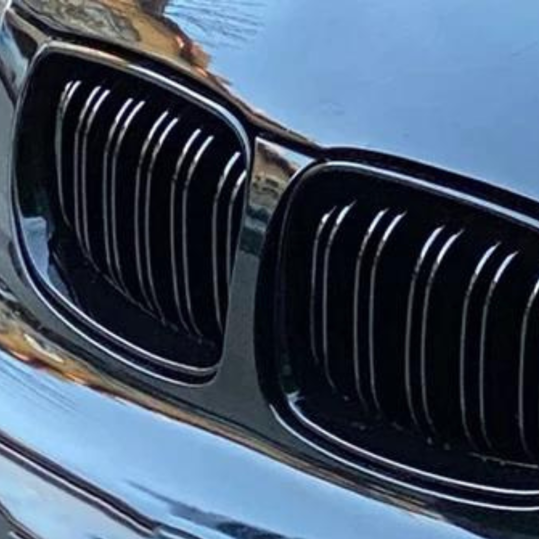 BM E82 DOUBLE SLAT GLOSS BLACK KIDNEY GRILLS (non oem)